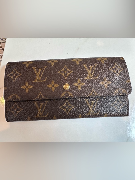 Louis Vuitton Handbags - Louis Vuitton Monogram Canvas
Sarah Wallet
